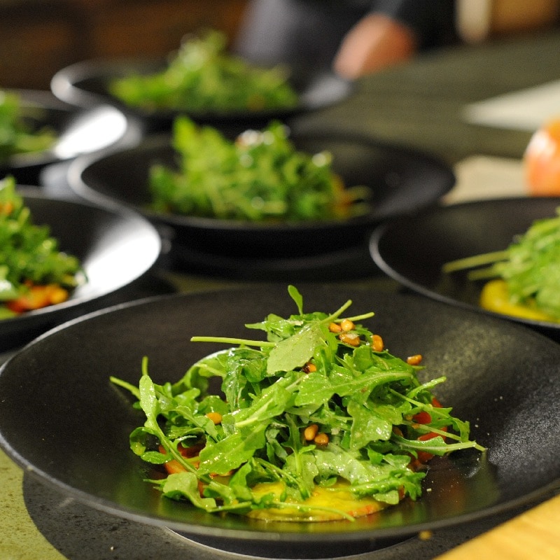 arugula salad / tomatoes / lemon vin