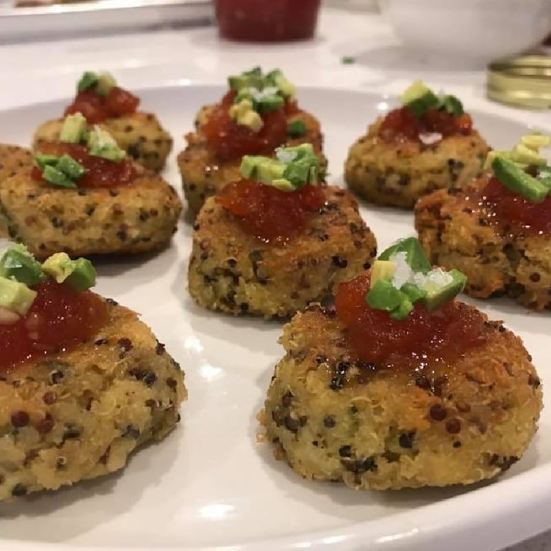 quinoa cakes with tamato jam and avocado 