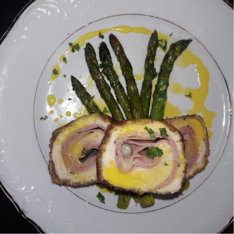 Le cordon Bleu with Hollandaise sauce