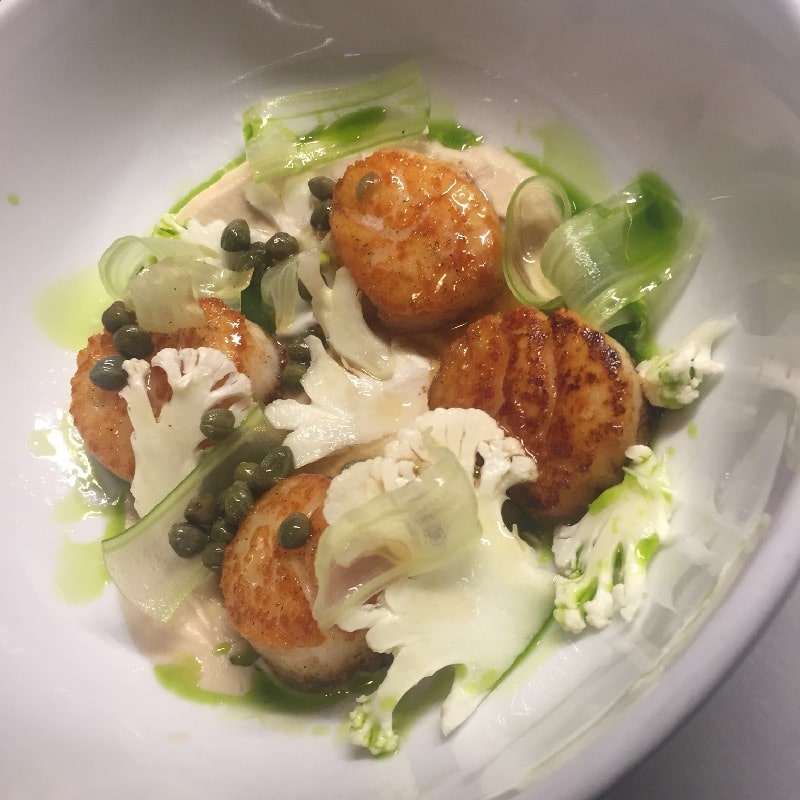 Scallops , cauliflower, parsley , lemon