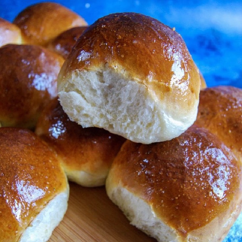 Brioche dinner rolls