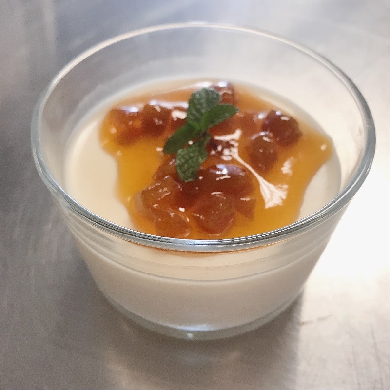 Panna cotta with pear chutney
