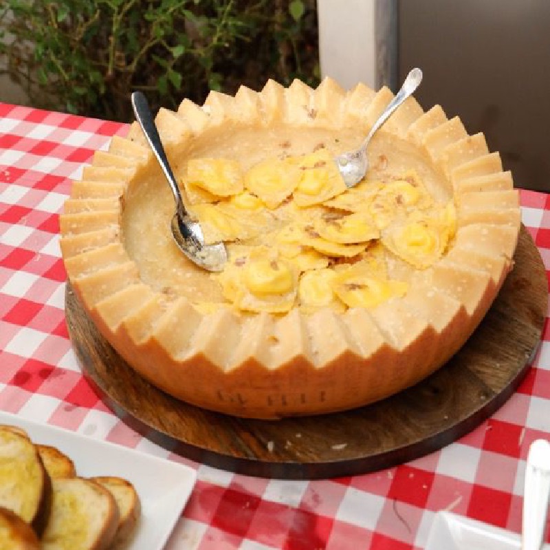 Ricotta ravioli with fresh truffle 