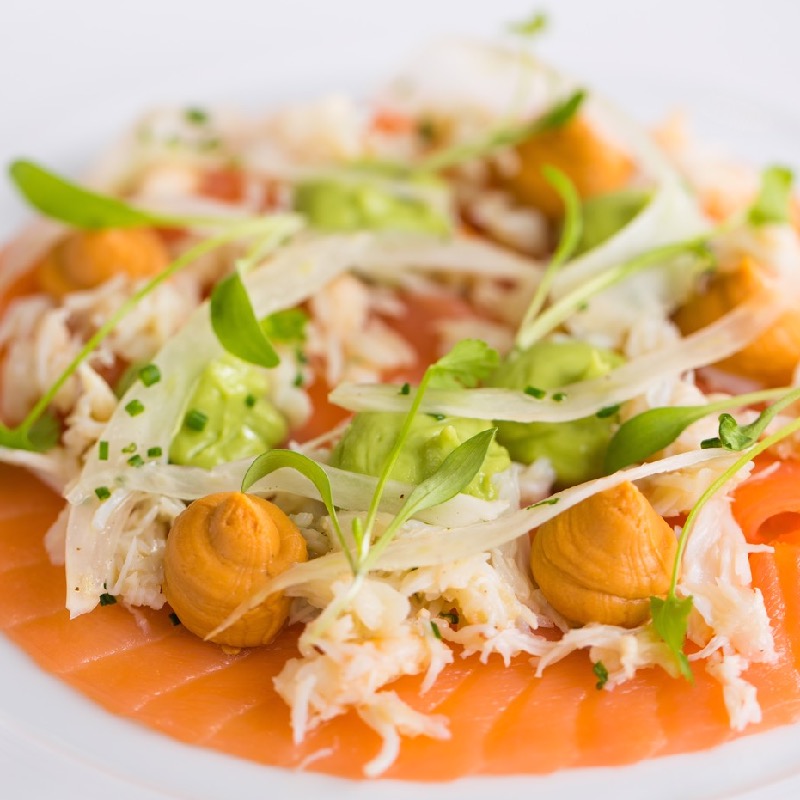 Smoked salmon salad with avocado, fennel and apple