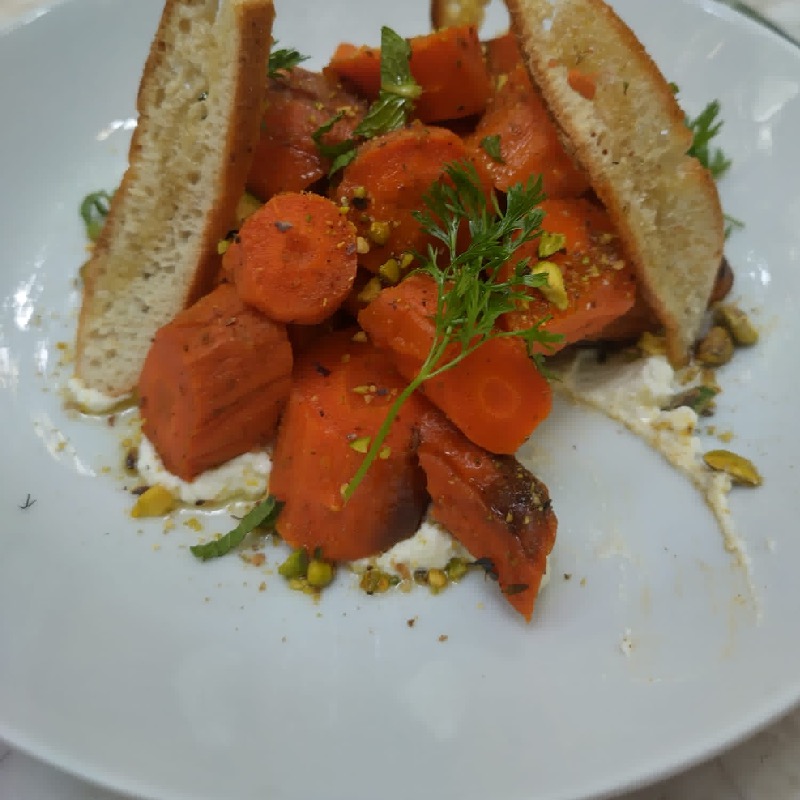 Carrots, labneh, pistachios, mint oil 