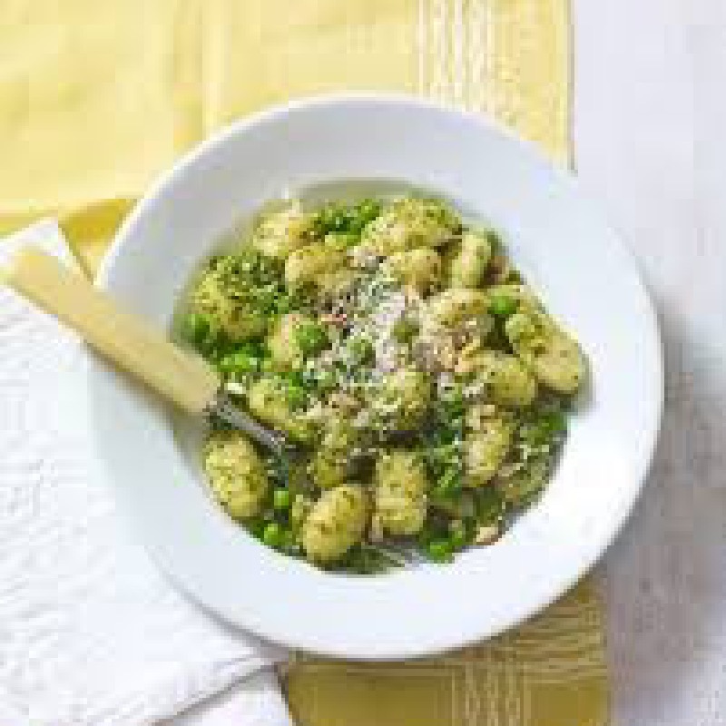 Gnocchi with pesto and peas