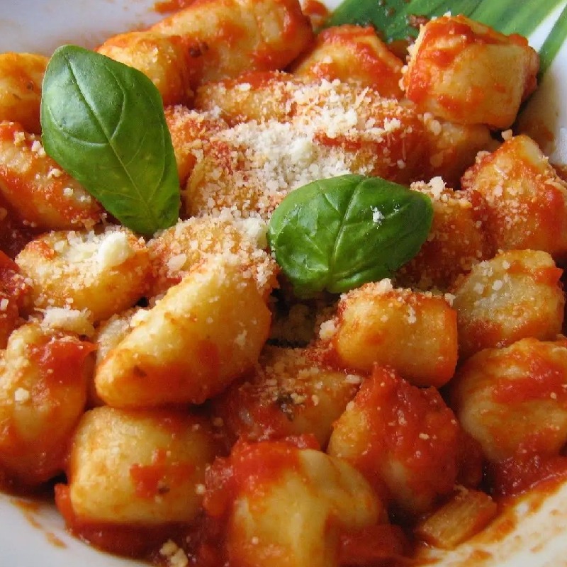 GNOCCHI AL POMODORO E BASILICO